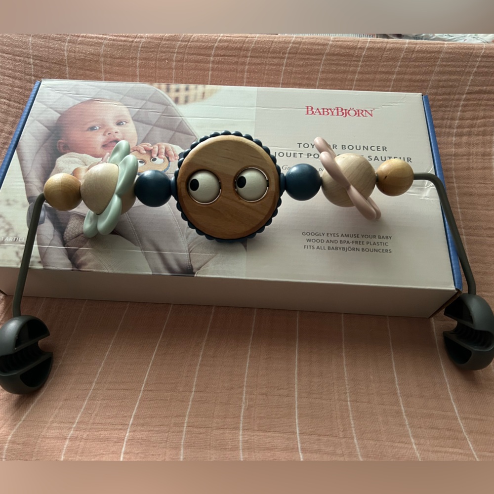 BabyBjörn Playful Toy Bar with Wooden Accents